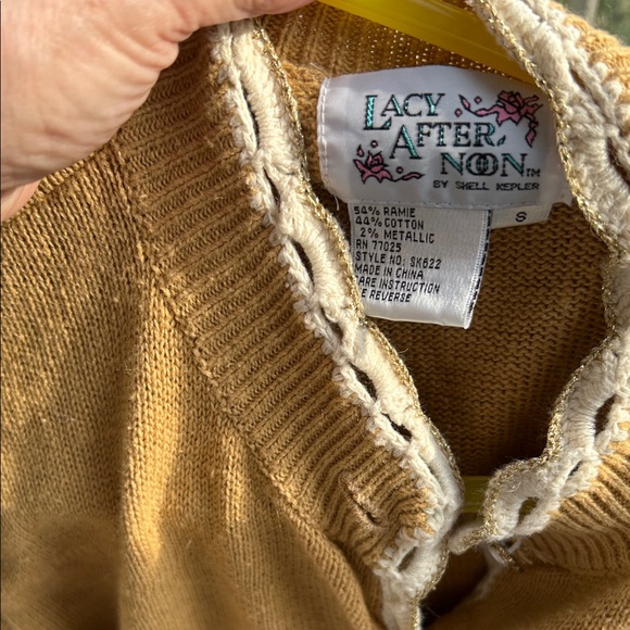 Beautiful Vintage Brown Cardigan with Floral Patches - Picture 2 of 4